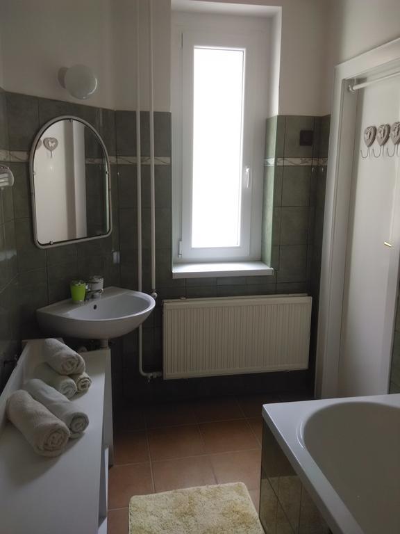 Anna Apartmanok Pécs Exterior foto